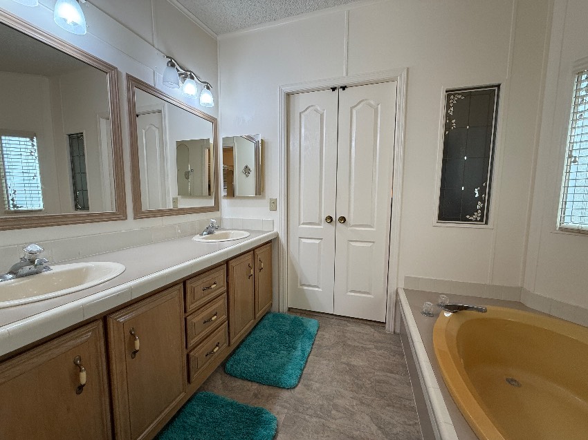6364 Ravenglass Way a Sarasota, FL Mobile or Manufactured Home for Sale