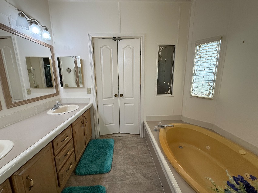6364 Ravenglass Way a Sarasota, FL Mobile or Manufactured Home for Sale