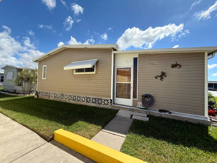 327 3rd St Dr a Palmetto, FL Mobile or Manufactured Home for Sale