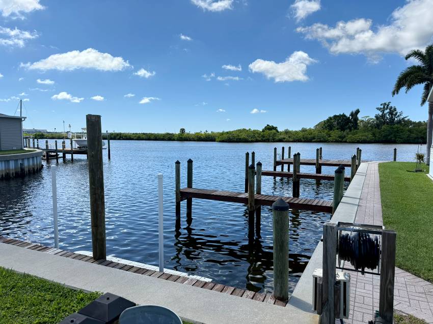 327 3rd St Dr a Palmetto, FL Mobile or Manufactured Home for Sale