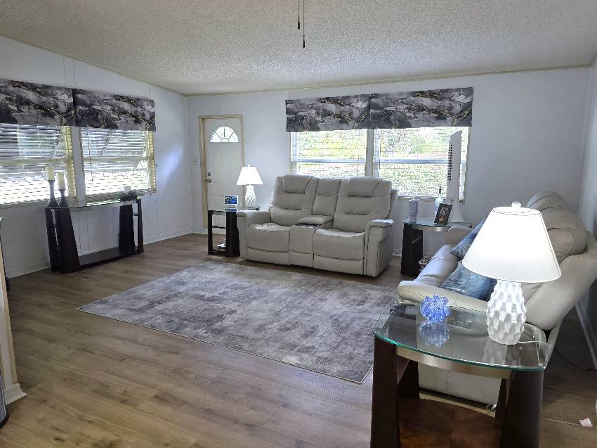 10353 S Amesbury Dr a Homosassa, FL Mobile or Manufactured Home for Sale