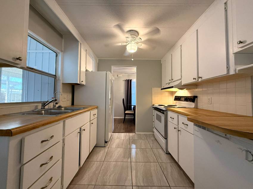 401 Peppertree Lane a Ellenton, FL Mobile or Manufactured Home for Sale