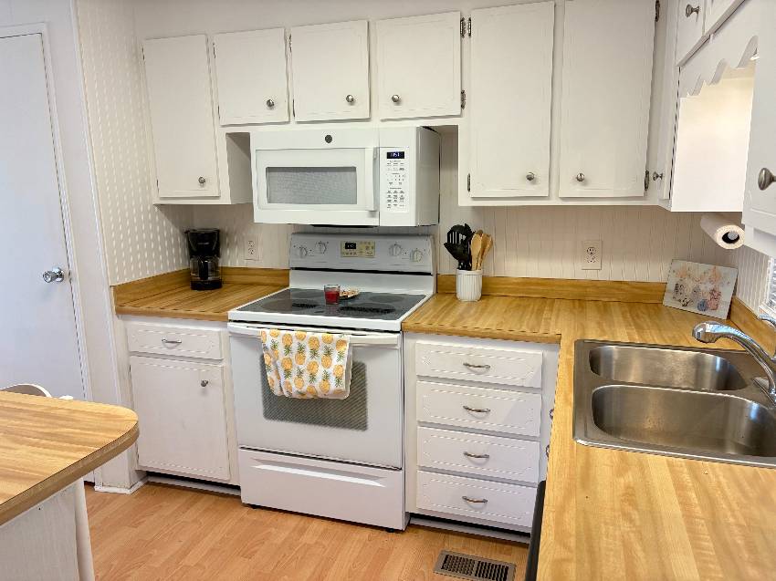 433 Bimini a Venice, FL Mobile or Manufactured Home for Sale