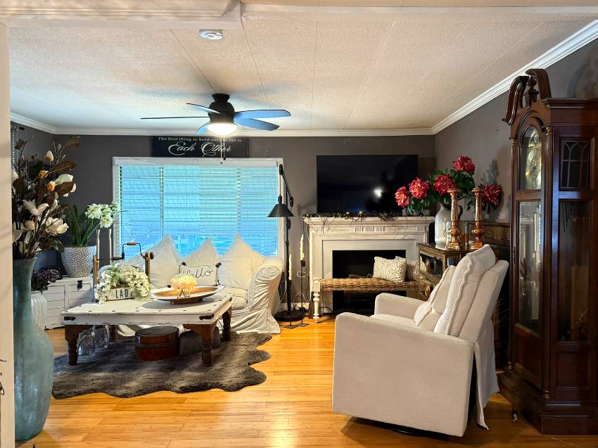 374 Teakwood Dr a Ellenton, FL Mobile or Manufactured Home for Sale