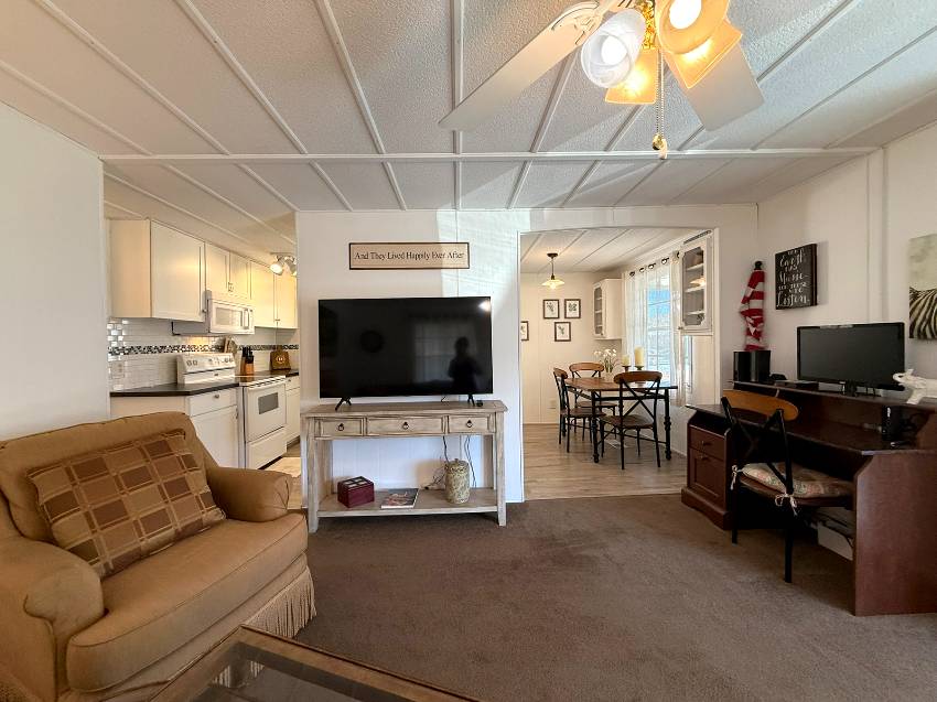 940 Siesta Dr a Ellenton, FL Mobile or Manufactured Home for Sale