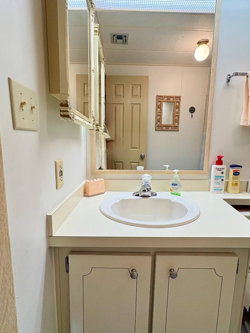 1215 Hispaniola Way a Venice, FL Mobile or Manufactured Home for Sale