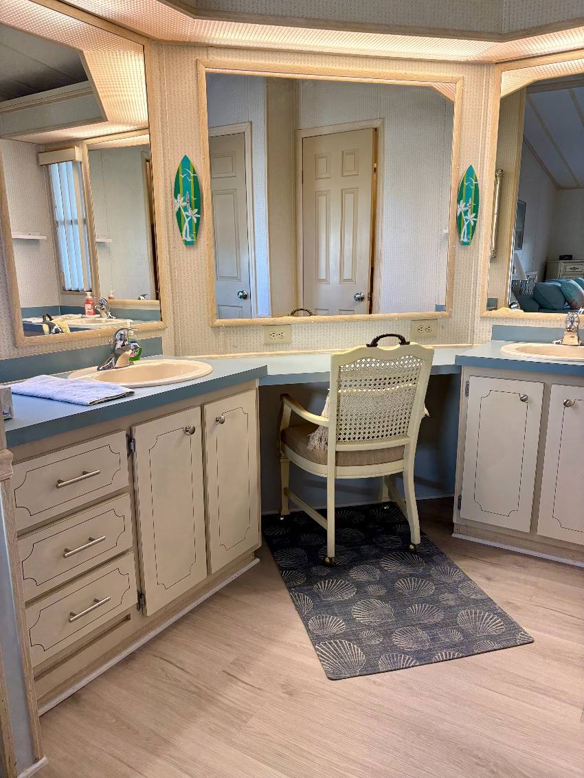 1215 Hispaniola Way a Venice, FL Mobile or Manufactured Home for Sale