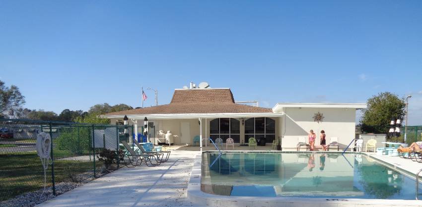 1014 Fountainview N a Lakeland, FL Mobile or Manufactured Home for Sale