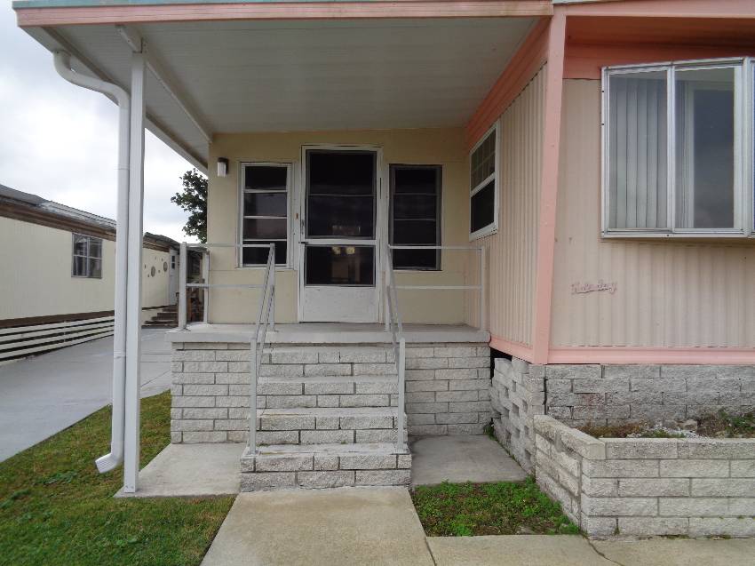 1014 Fountainview N a Lakeland, FL Mobile or Manufactured Home for Sale