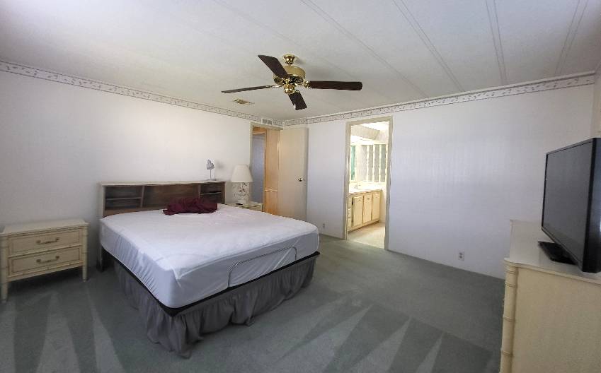 5467 Yarmouth Lane a Sarasota, FL Mobile or Manufactured Home for Sale