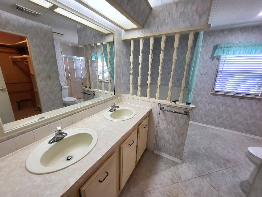 5467 Yarmouth Lane a Sarasota, FL Mobile or Manufactured Home for Sale
