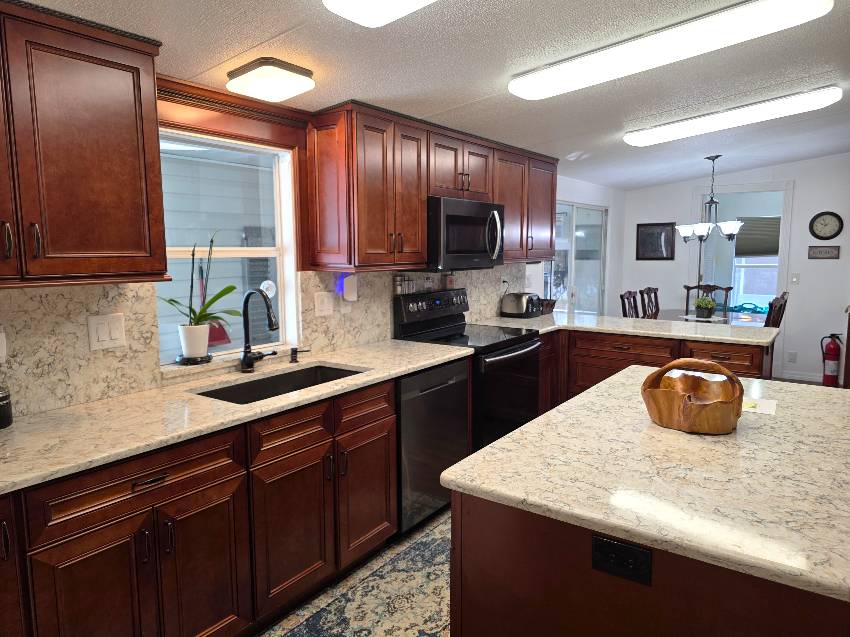 6960 W Eatonshire Path a Homosassa, FL Mobile or Manufactured Home for Sale