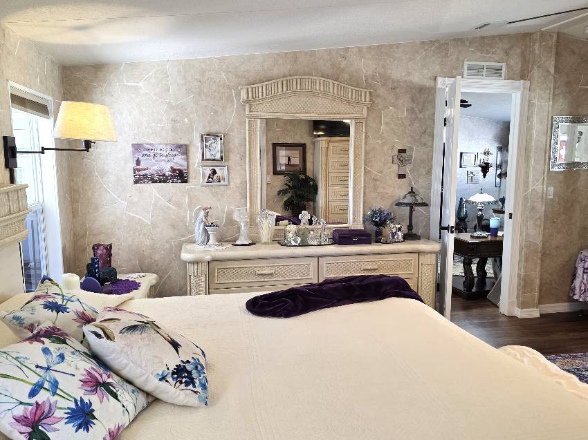 6960 W Eatonshire Path a Homosassa, FL Mobile or Manufactured Home for Sale