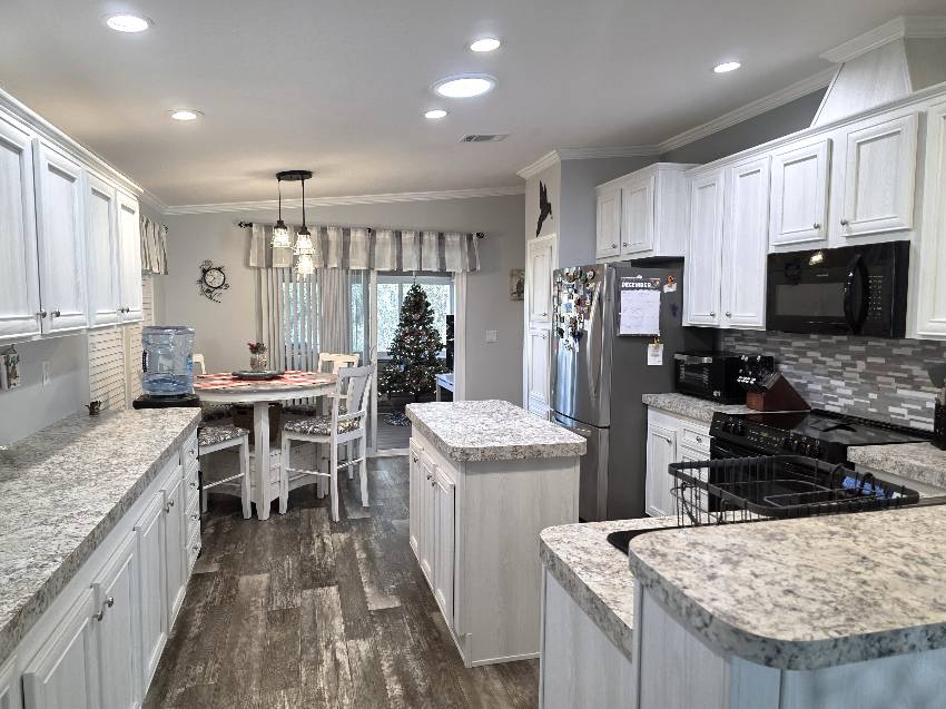 6957 W Leonshire Lane a Homosassa, FL Mobile or Manufactured Home for Sale