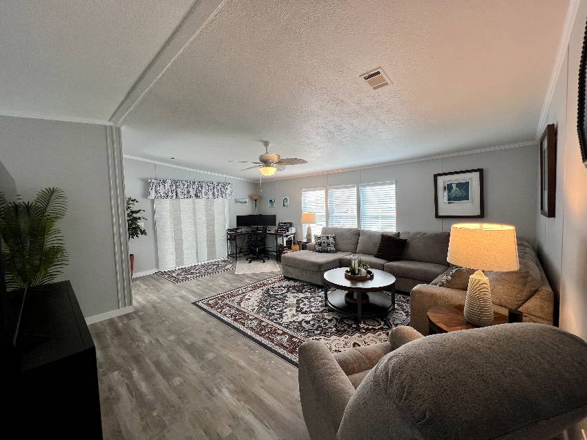 9833 Sucia Circle a Parrish, FL Mobile or Manufactured Home for Sale