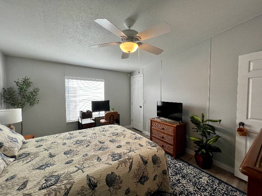 9833 Sucia Circle a Parrish, FL Mobile or Manufactured Home for Sale