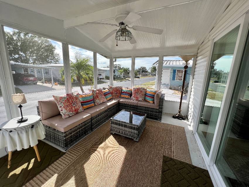 9833 Sucia Circle a Parrish, FL Mobile or Manufactured Home for Sale