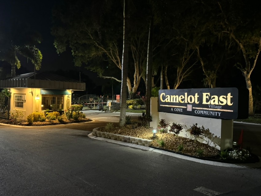 6253 Chalgrove Circle a Sarasota, FL Mobile or Manufactured Home for Sale