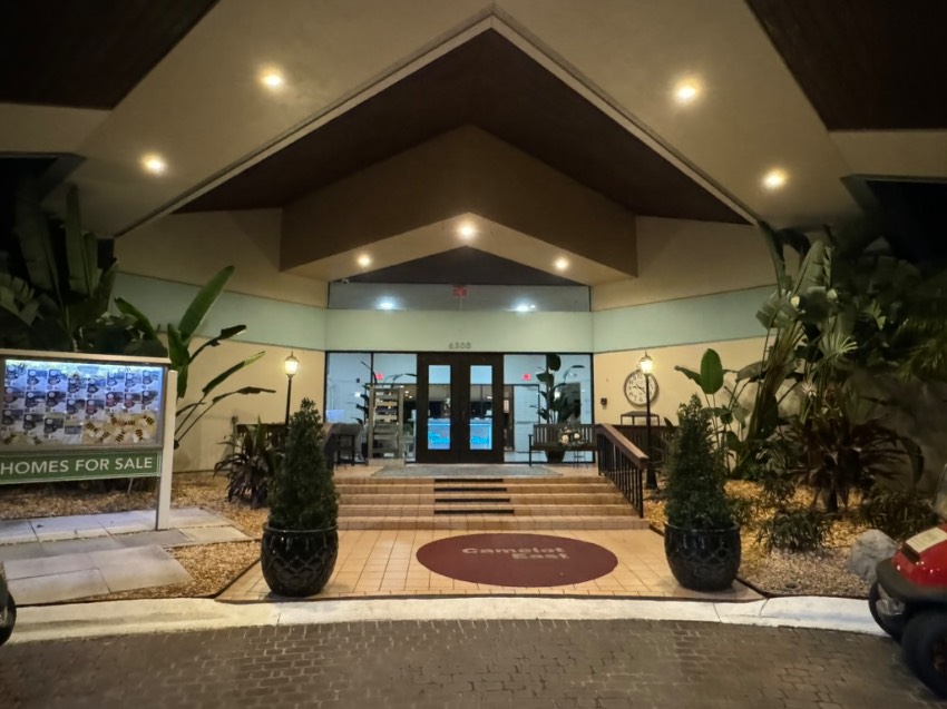 6253 Chalgrove Circle a Sarasota, FL Mobile or Manufactured Home for Sale