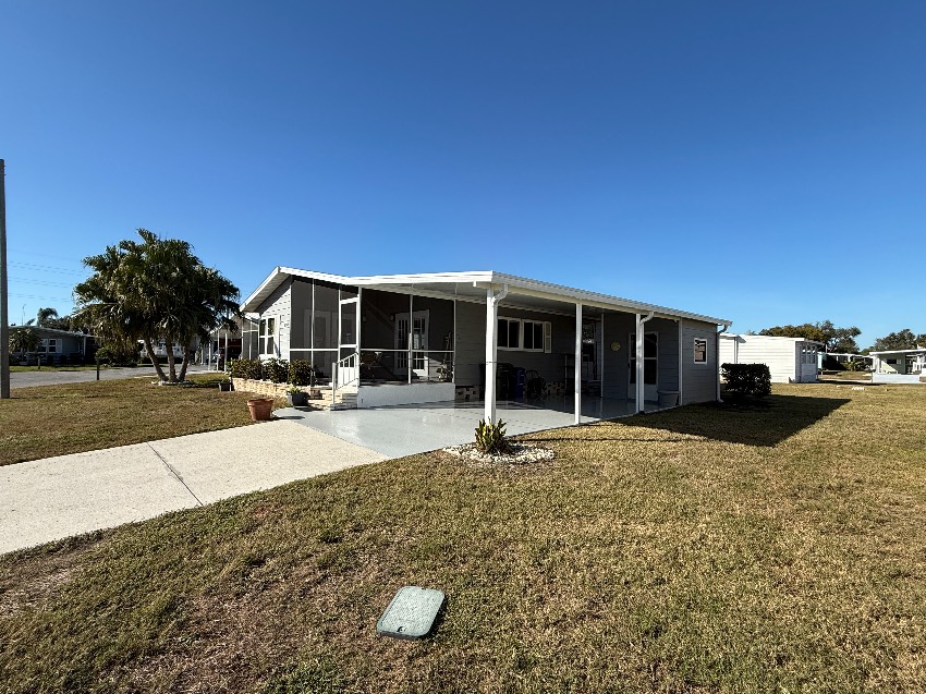 6253 Chalgrove Circle a Sarasota, FL Mobile or Manufactured Home for Sale