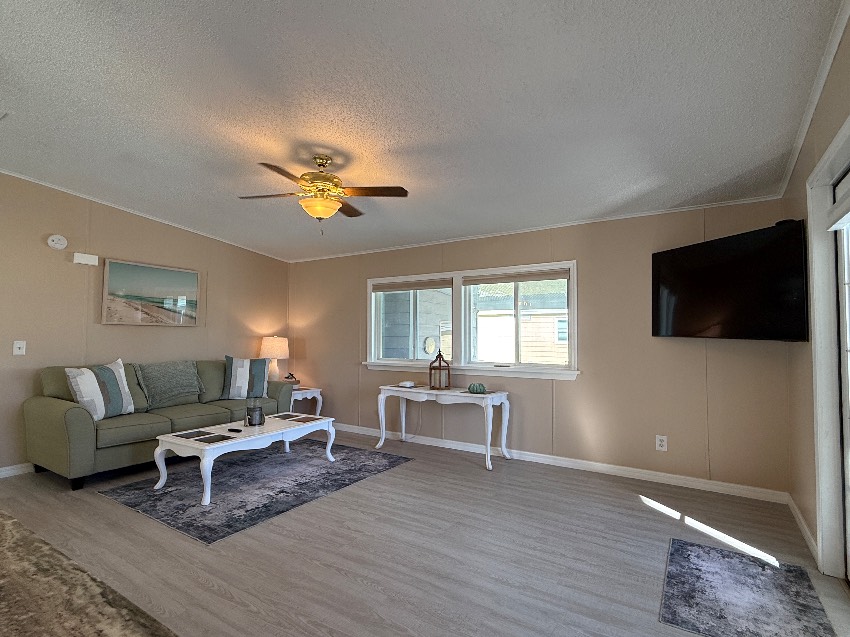 6253 Chalgrove Circle a Sarasota, FL Mobile or Manufactured Home for Sale