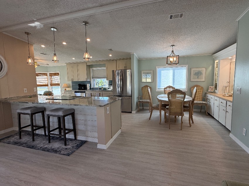 6253 Chalgrove Circle a Sarasota, FL Mobile or Manufactured Home for Sale