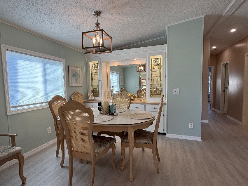 6253 Chalgrove Circle a Sarasota, FL Mobile or Manufactured Home for Sale