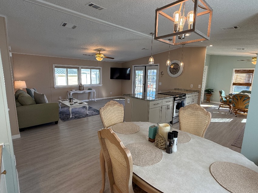 6253 Chalgrove Circle a Sarasota, FL Mobile or Manufactured Home for Sale