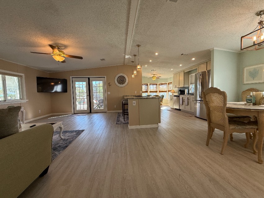 6253 Chalgrove Circle a Sarasota, FL Mobile or Manufactured Home for Sale