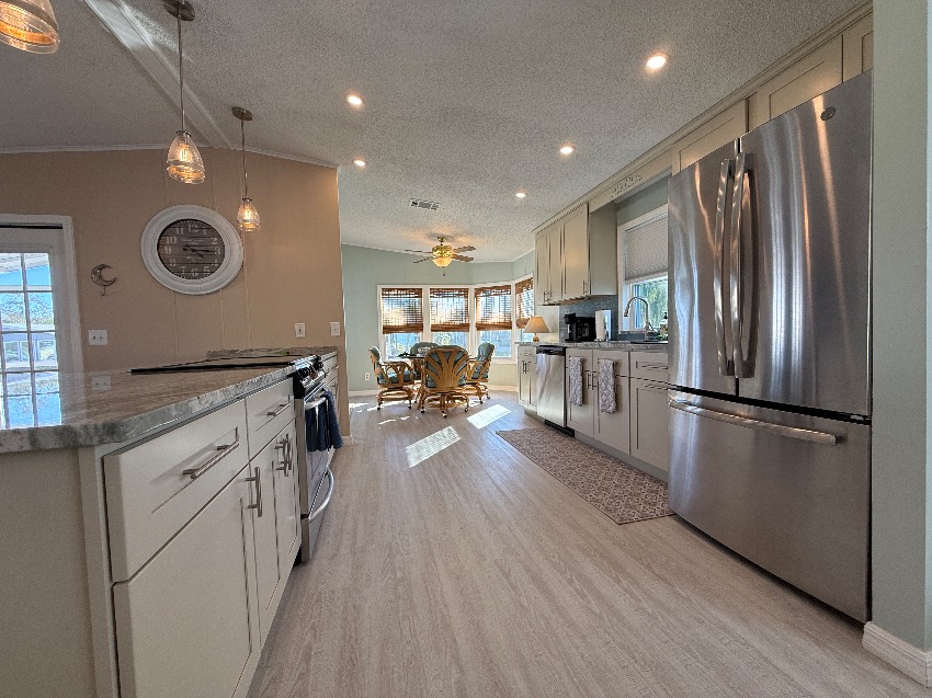 6253 Chalgrove Circle a Sarasota, FL Mobile or Manufactured Home for Sale