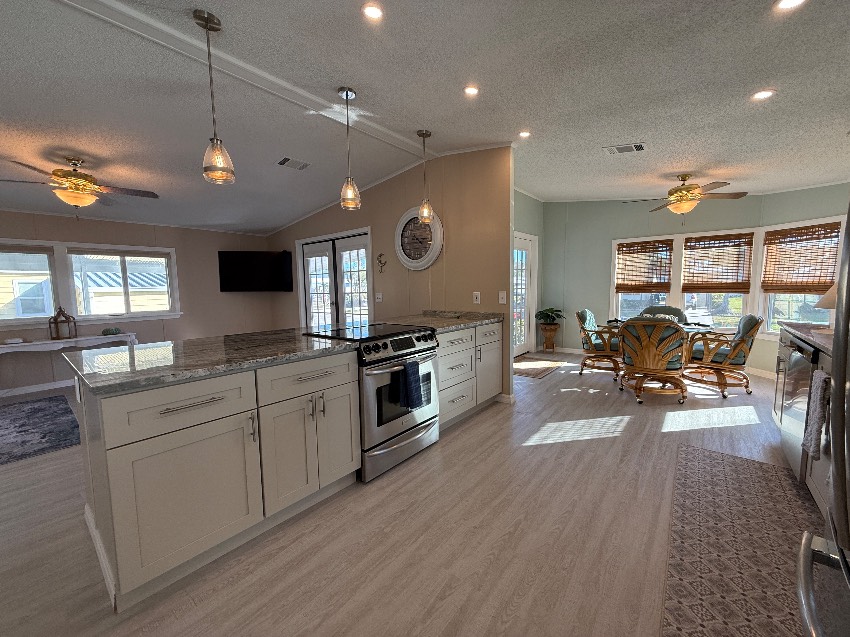 6253 Chalgrove Circle a Sarasota, FL Mobile or Manufactured Home for Sale