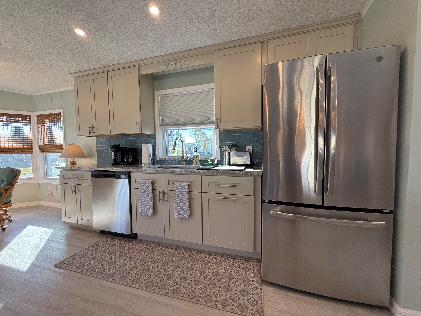 6253 Chalgrove Circle a Sarasota, FL Mobile or Manufactured Home for Sale