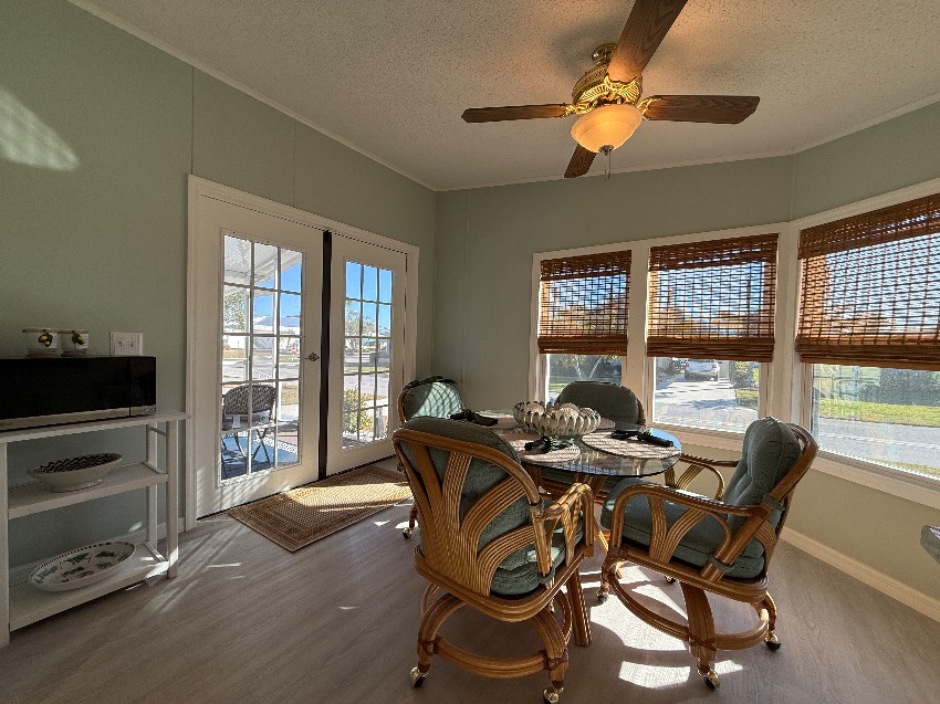 6253 Chalgrove Circle a Sarasota, FL Mobile or Manufactured Home for Sale