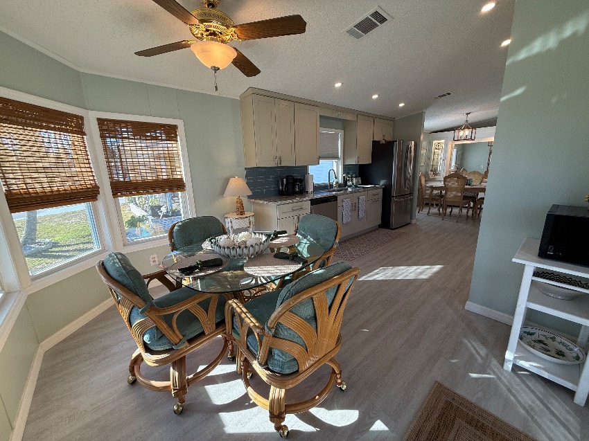 6253 Chalgrove Circle a Sarasota, FL Mobile or Manufactured Home for Sale