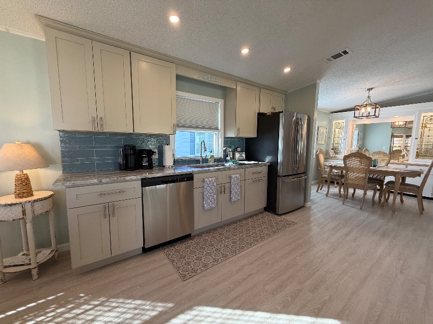 6253 Chalgrove Circle a Sarasota, FL Mobile or Manufactured Home for Sale