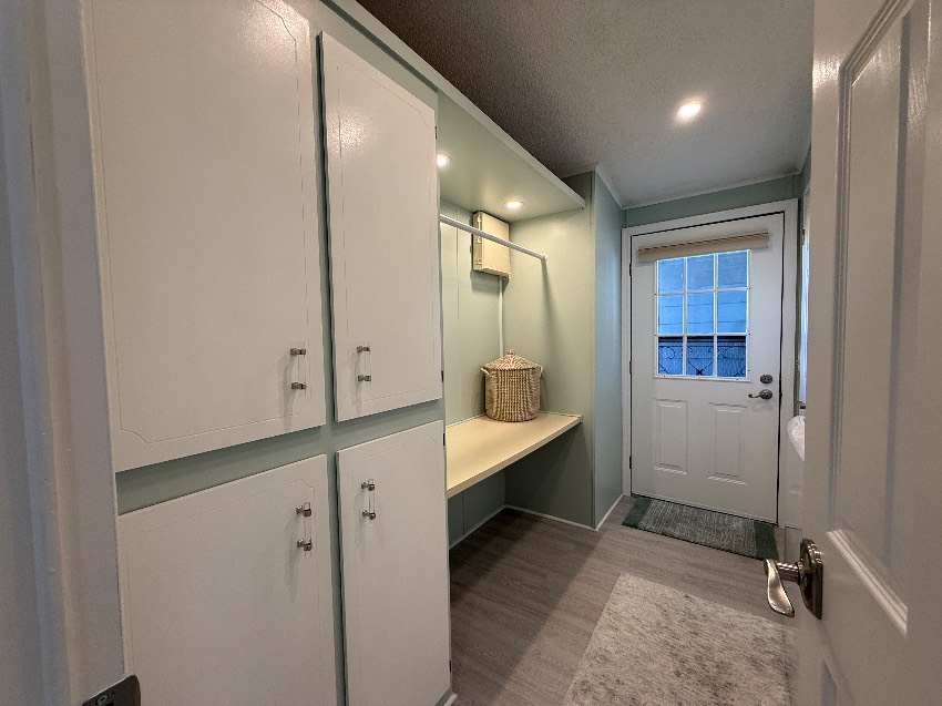 6253 Chalgrove Circle a Sarasota, FL Mobile or Manufactured Home for Sale