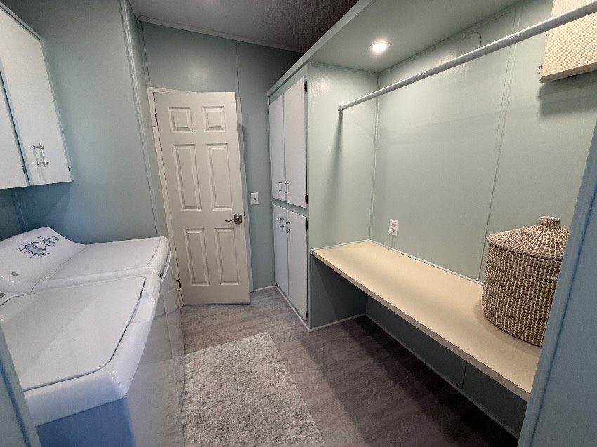 6253 Chalgrove Circle a Sarasota, FL Mobile or Manufactured Home for Sale