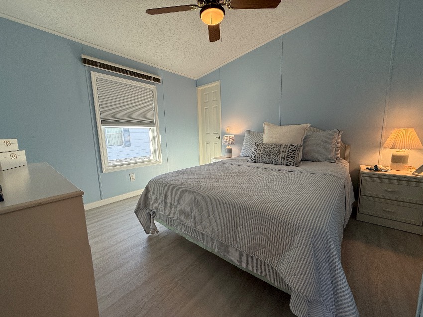 6253 Chalgrove Circle a Sarasota, FL Mobile or Manufactured Home for Sale