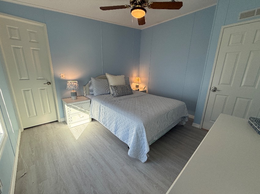 6253 Chalgrove Circle a Sarasota, FL Mobile or Manufactured Home for Sale