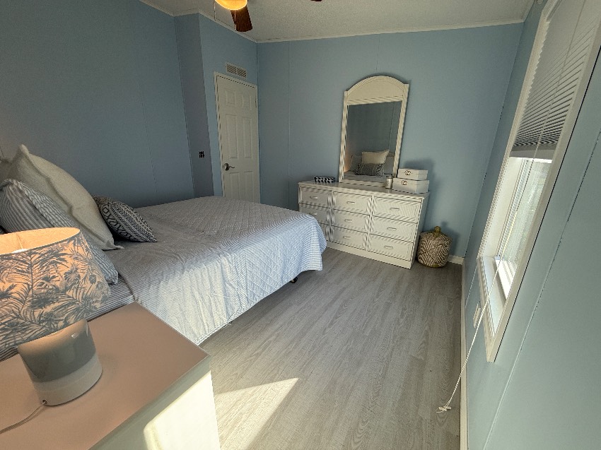 6253 Chalgrove Circle a Sarasota, FL Mobile or Manufactured Home for Sale