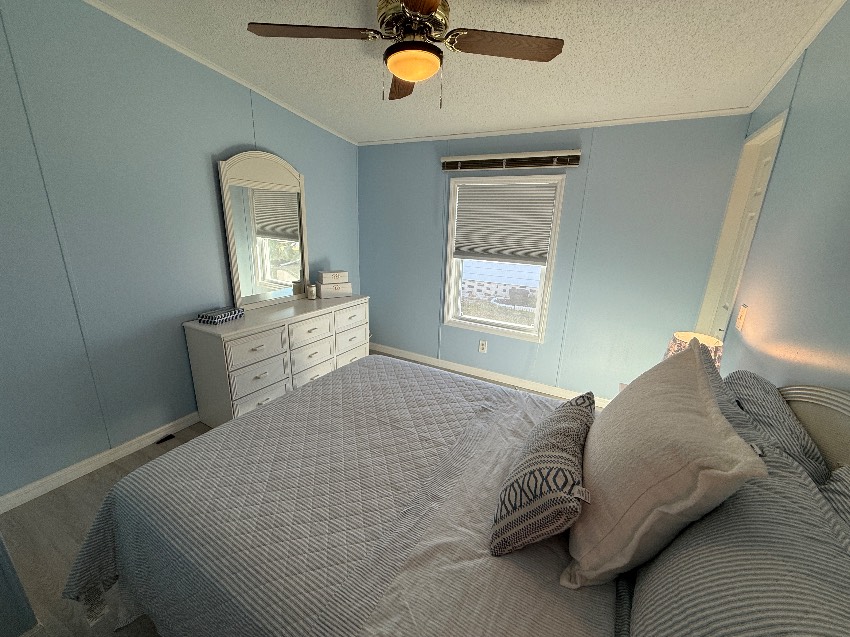 6253 Chalgrove Circle a Sarasota, FL Mobile or Manufactured Home for Sale