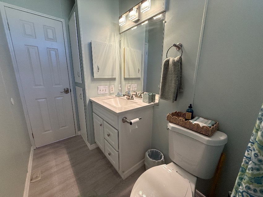 6253 Chalgrove Circle a Sarasota, FL Mobile or Manufactured Home for Sale