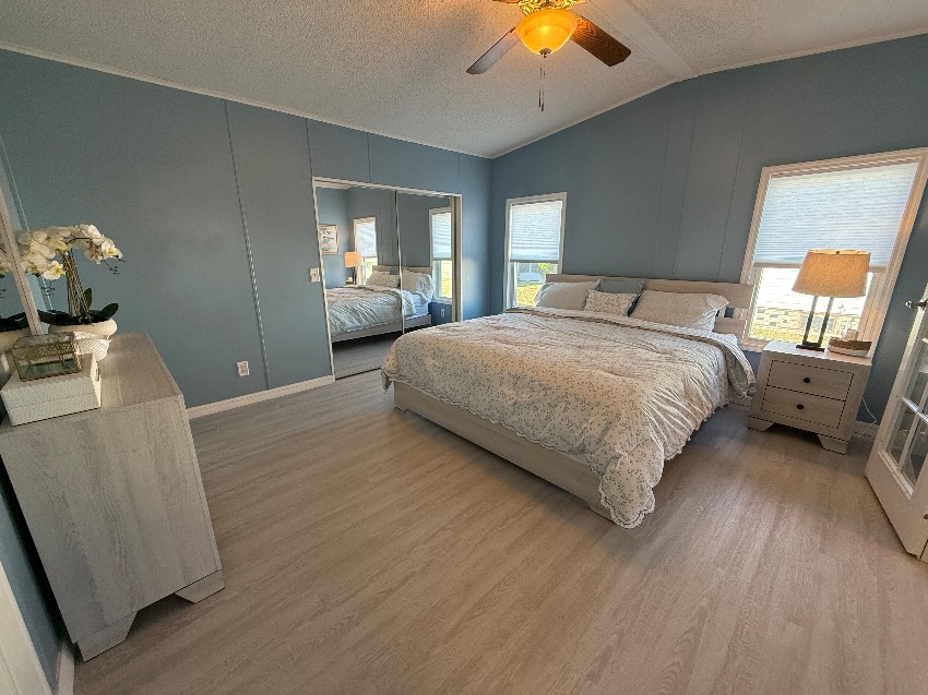 6253 Chalgrove Circle a Sarasota, FL Mobile or Manufactured Home for Sale