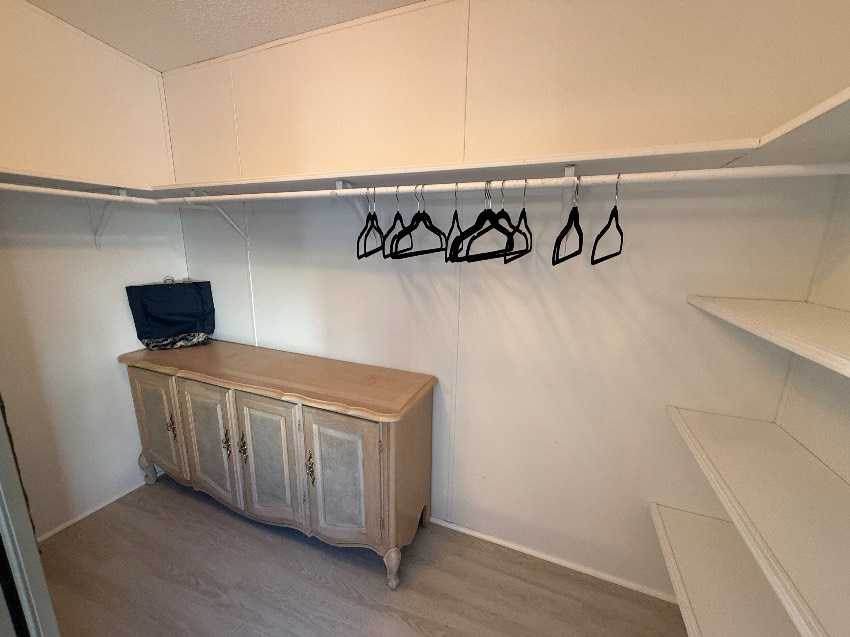 6253 Chalgrove Circle a Sarasota, FL Mobile or Manufactured Home for Sale