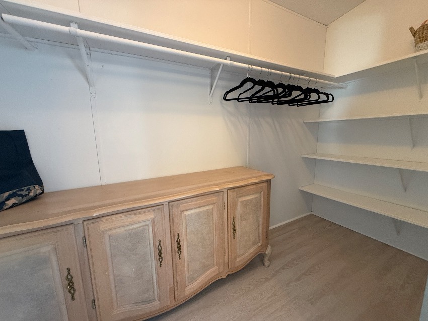 6253 Chalgrove Circle a Sarasota, FL Mobile or Manufactured Home for Sale