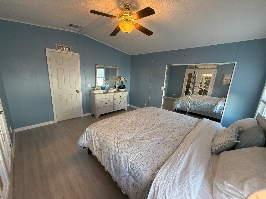 6253 Chalgrove Circle a Sarasota, FL Mobile or Manufactured Home for Sale