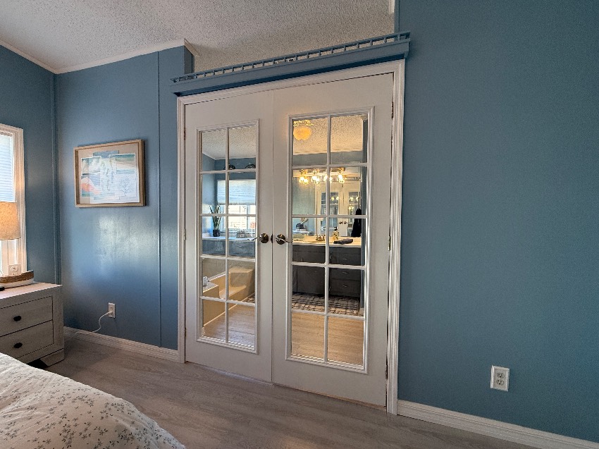 6253 Chalgrove Circle a Sarasota, FL Mobile or Manufactured Home for Sale