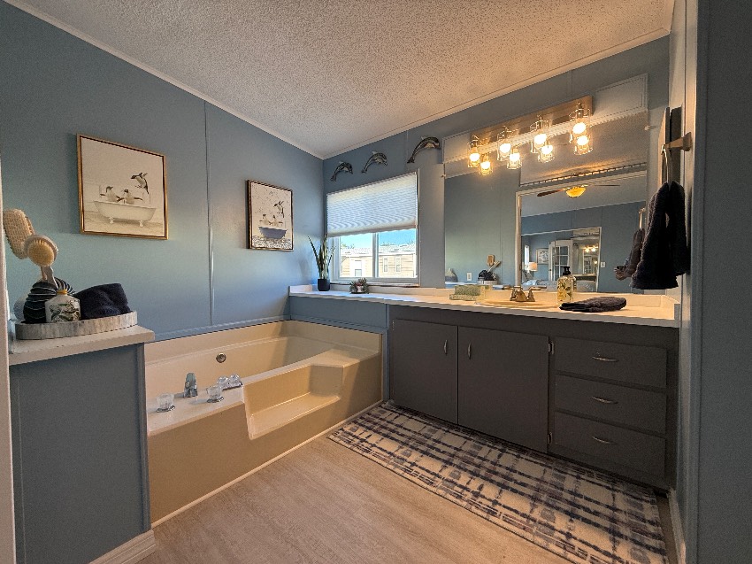 6253 Chalgrove Circle a Sarasota, FL Mobile or Manufactured Home for Sale