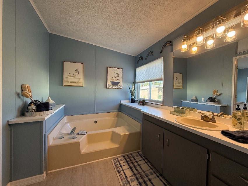 6253 Chalgrove Circle a Sarasota, FL Mobile or Manufactured Home for Sale