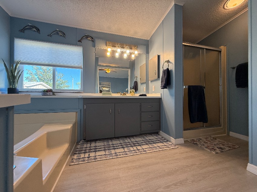 6253 Chalgrove Circle a Sarasota, FL Mobile or Manufactured Home for Sale